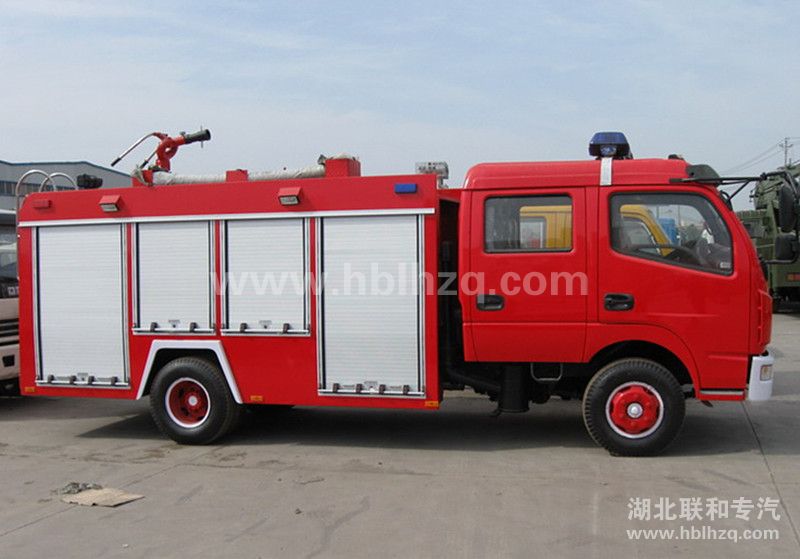 东风大多利卡5吨水罐消防车 (9)