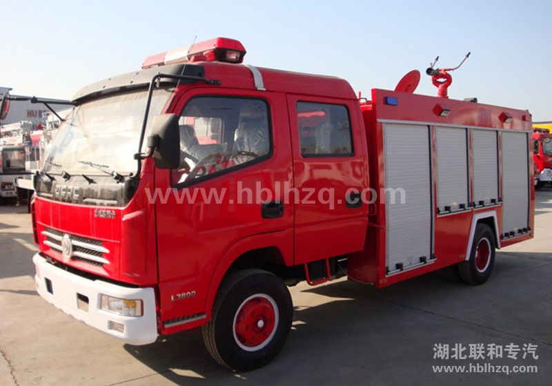 东风大多利卡5吨水罐消防车 (2)