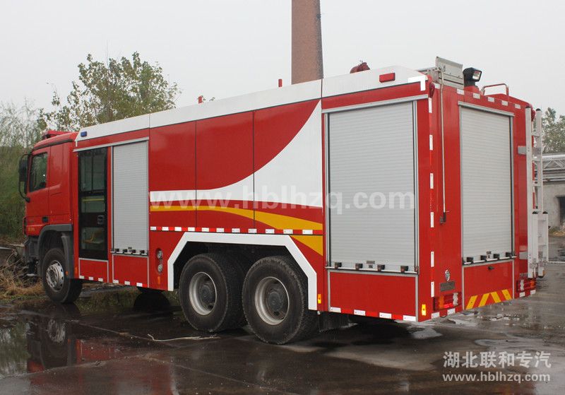 奔驰12吨水罐消防车5