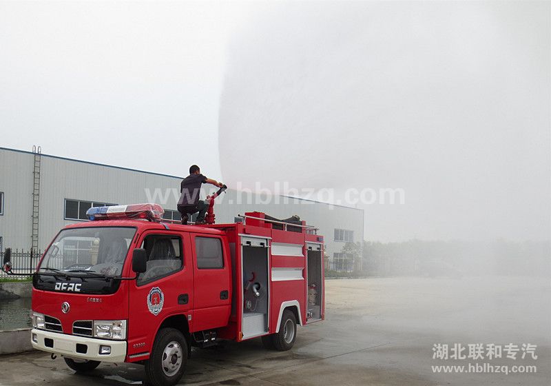 东风多利卡水罐消防车2