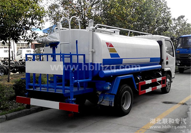 东风5吨洒水车 (1)