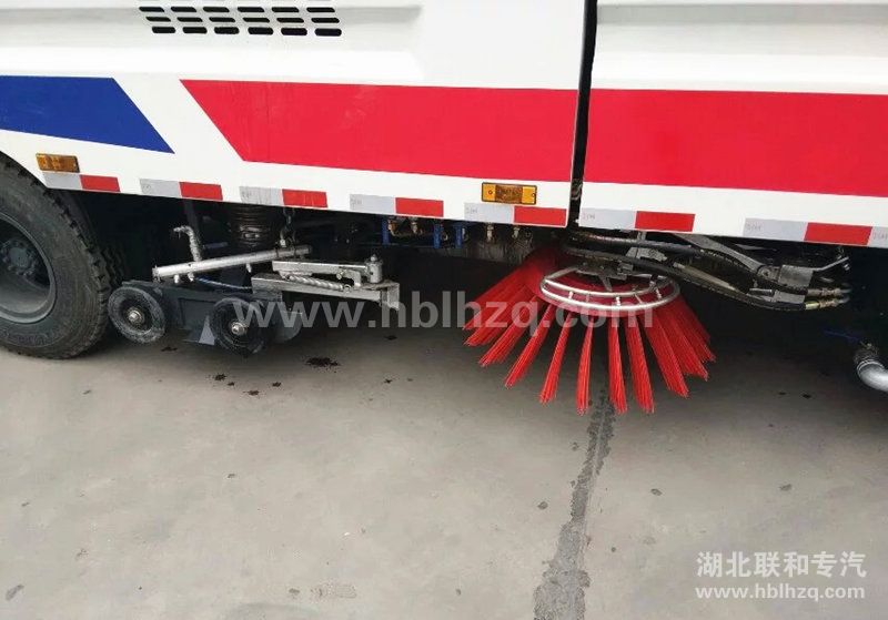 东风多利卡扫路车