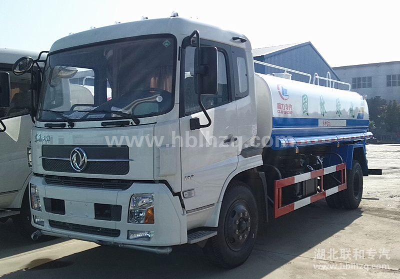 东风天锦12吨洒水车3