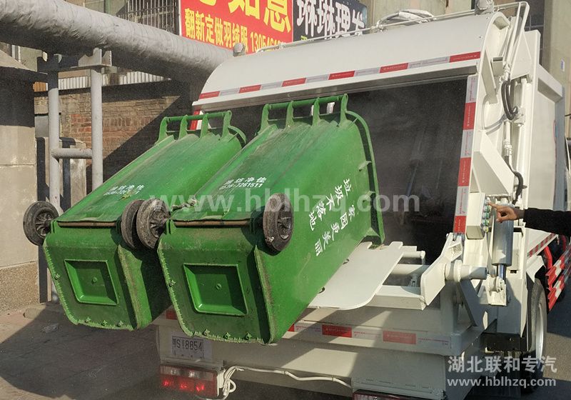 东营胜泰物业定购5吨压缩式垃圾车
