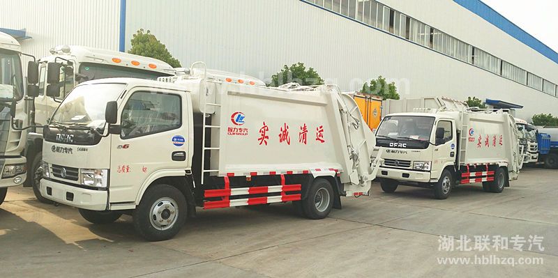 2台东风小多利卡压缩垃圾车发往江苏徐州