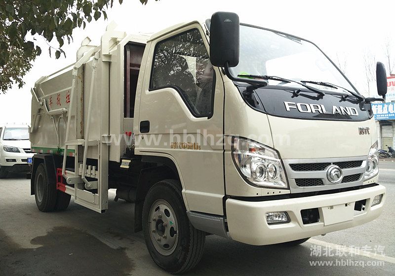 福田时代带压缩挂桶垃圾车1