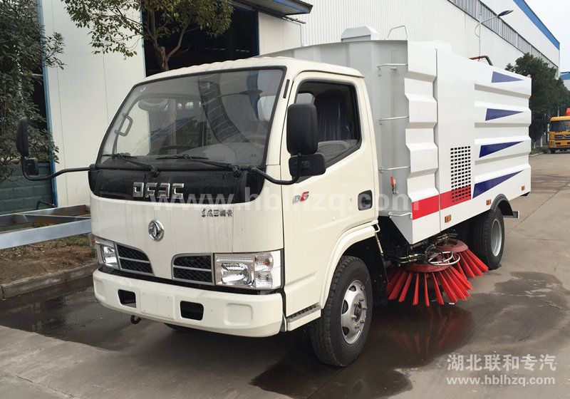东风小多利卡扫路车
