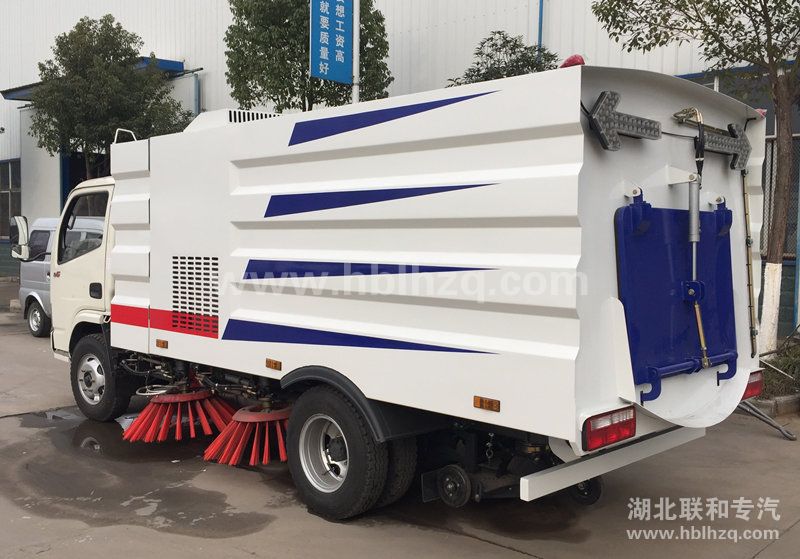 东风小多利卡扫路车