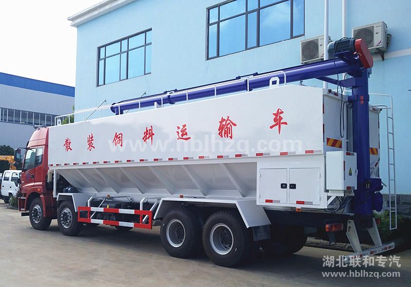河南某大型养殖厂定购25吨散装饲料运输车