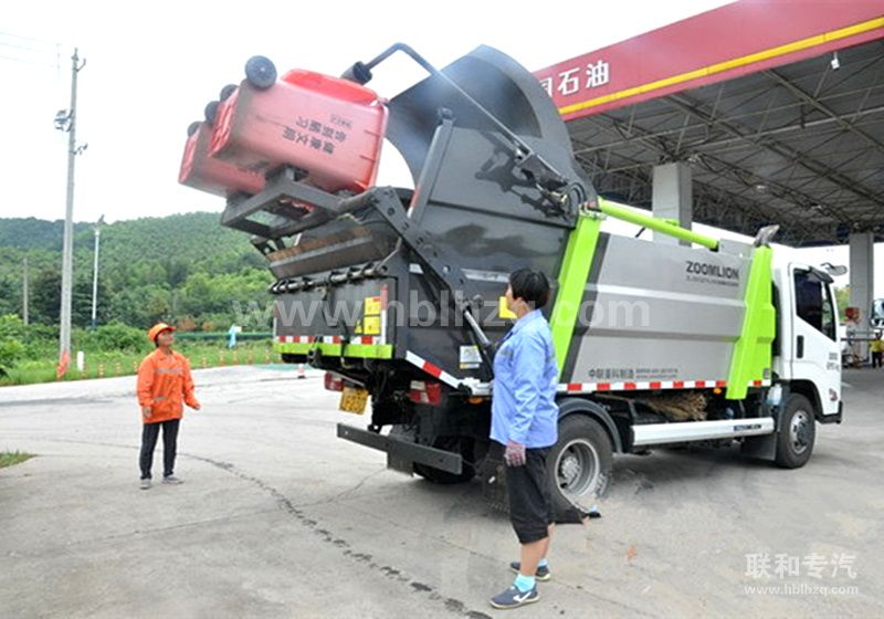 中联重科压缩式垃圾车