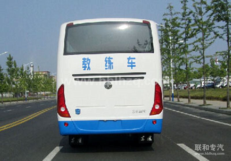东风教练客车3
