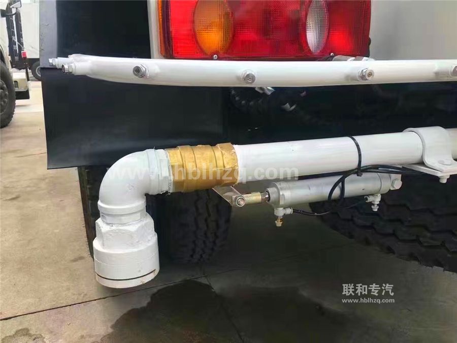 路面冲洗车1