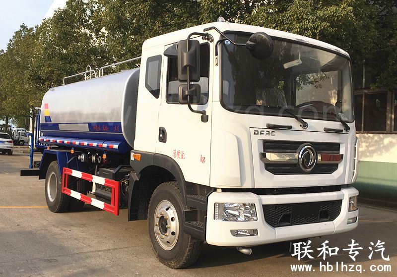 东风D9-10吨喷雾洒水车1