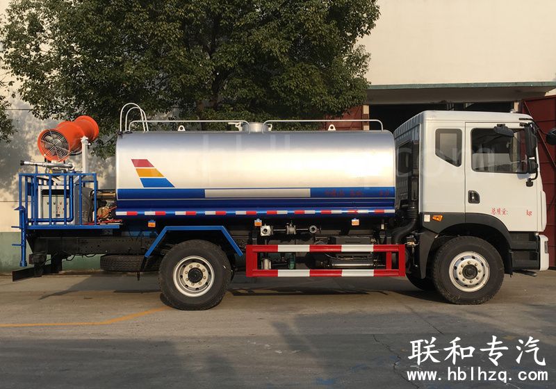 东风D9-10吨喷雾洒水车2