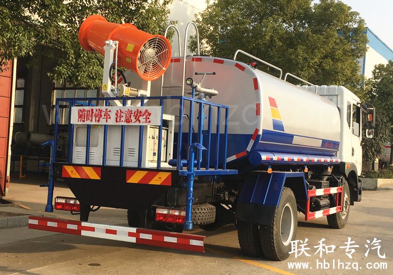 东风D9-10吨喷雾洒水车3