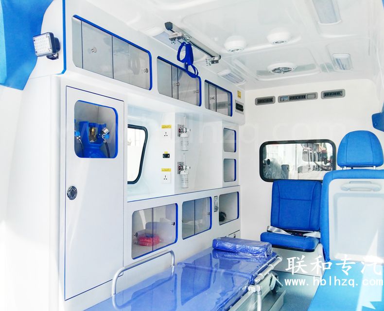 福特新全顺V362中顶监护型救护车内部结构