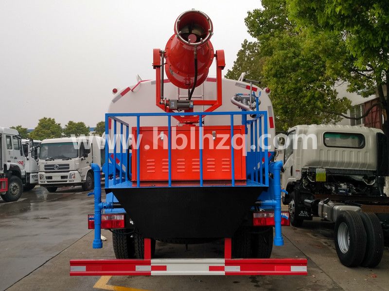 东风D9-10吨喷雾洒水车9