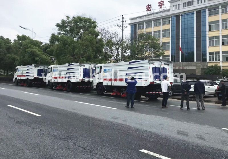 东风天锦扫路车