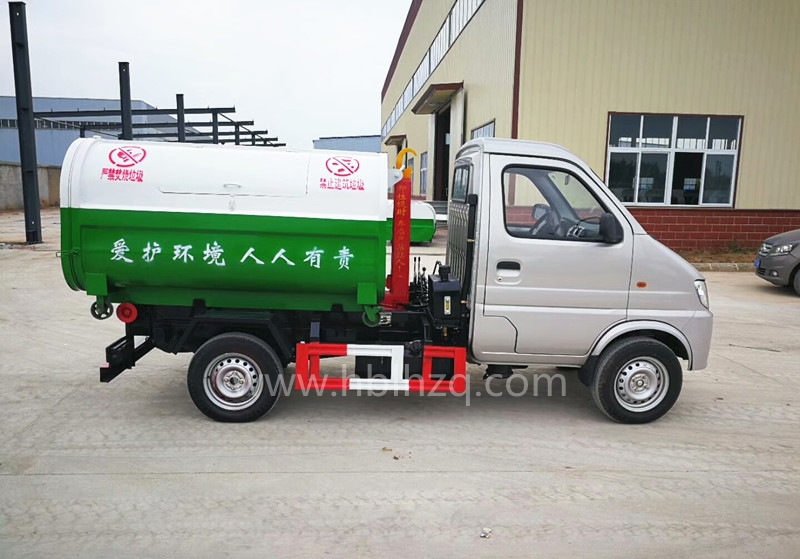 长安3方钩臂垃圾车 02