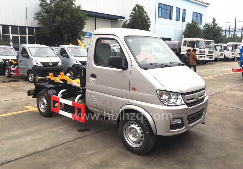 长安3方钩臂垃圾车 06