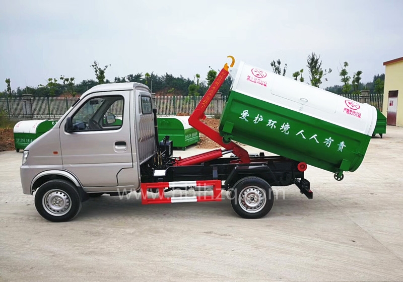 长安3方钩臂垃圾车 04