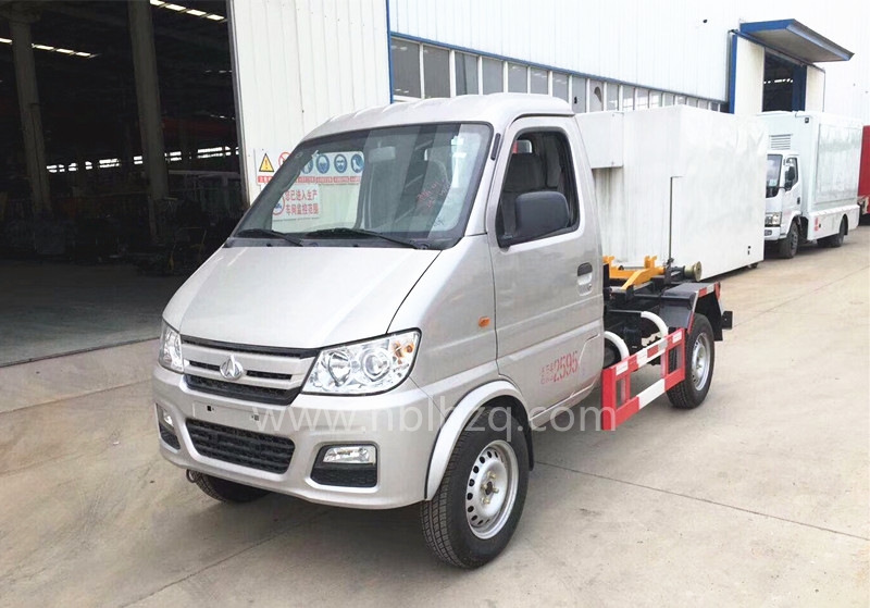 长安3方钩臂垃圾车 05
