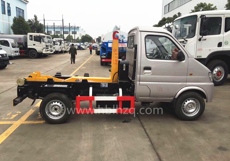 长安3方钩臂垃圾车 07