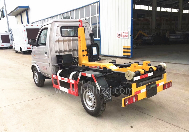 长安3方钩臂垃圾车 08