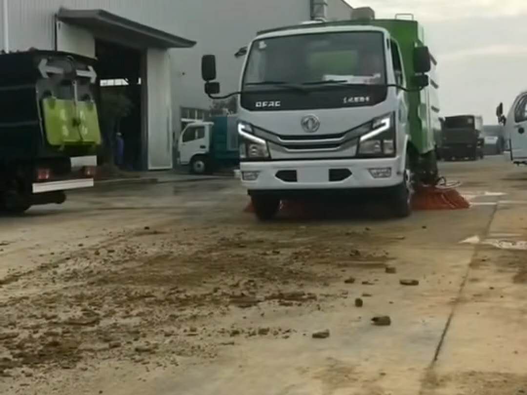 国六东风多利卡扫路车试验视频视频