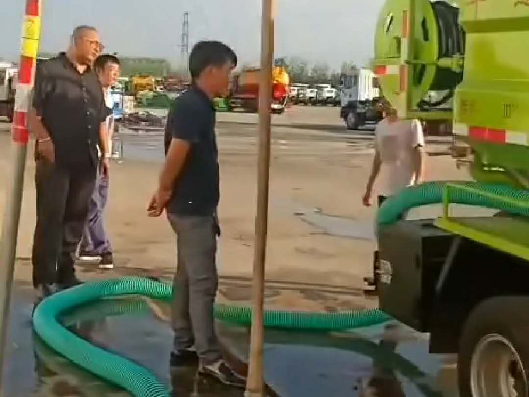 国六多利卡清洗吸污车出厂抽水测试视频视频