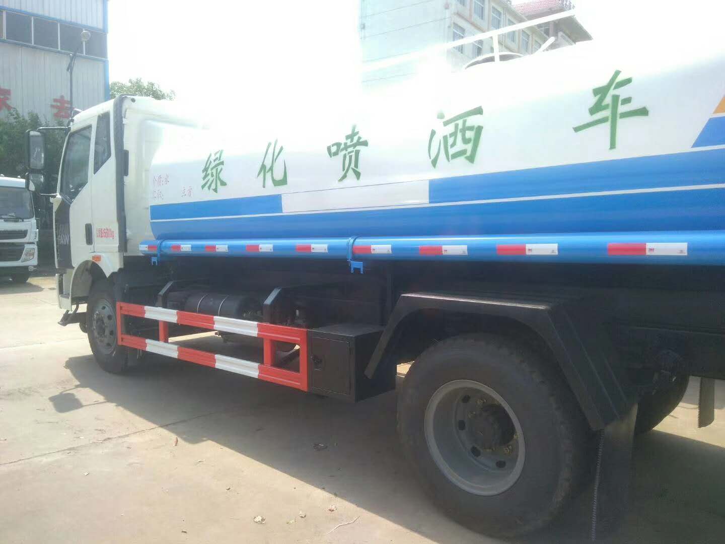 一汽解放J6洒水车