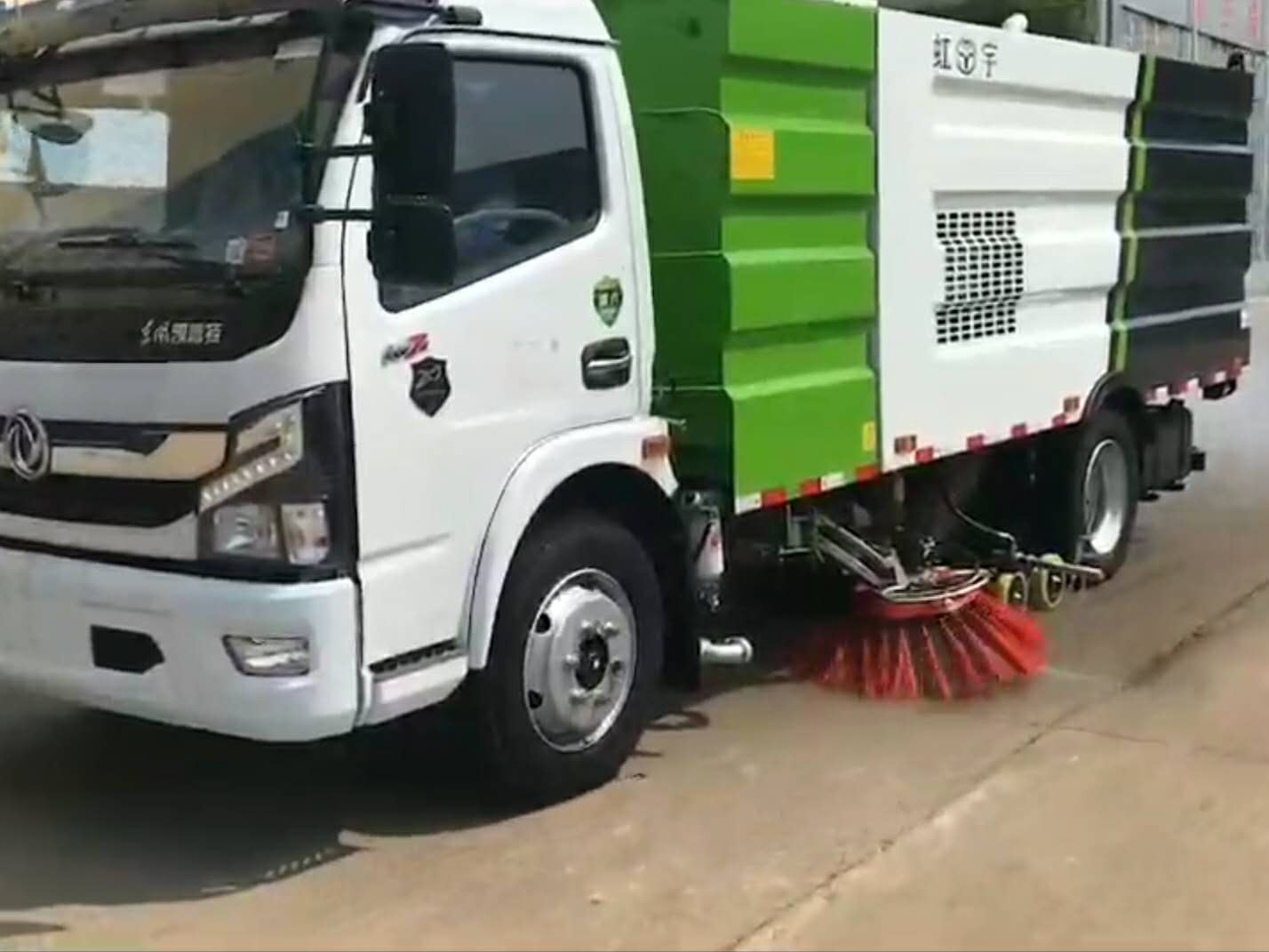 国六东风小型洗扫车视频视频