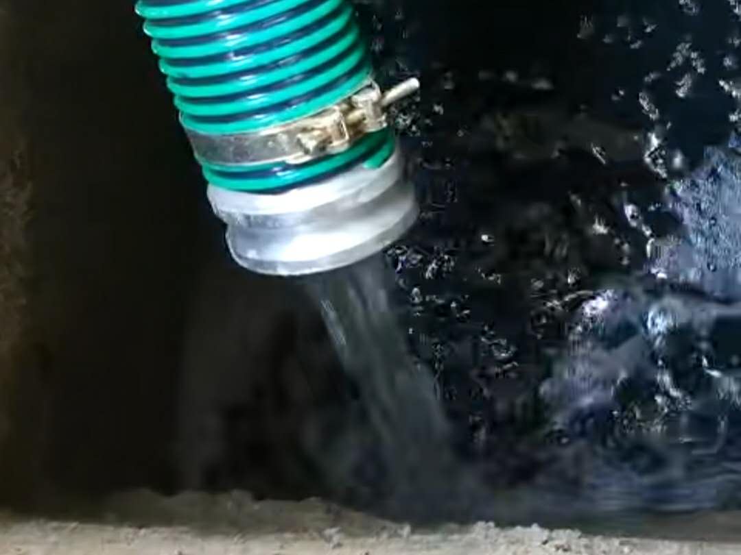 污水净化车排放清水视频视频