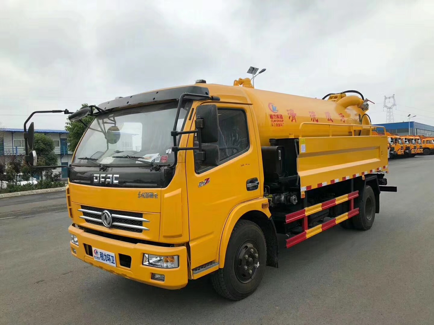  车辆型号：CLW5115GQW5型清洗吸污车