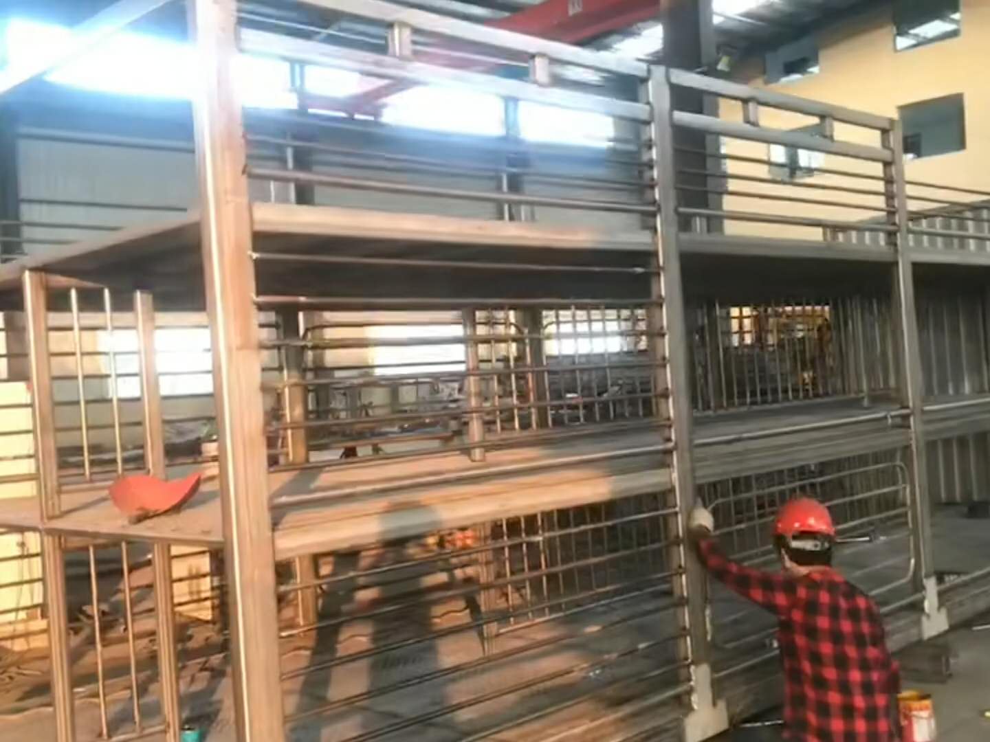 不锈钢3层运猪车视频