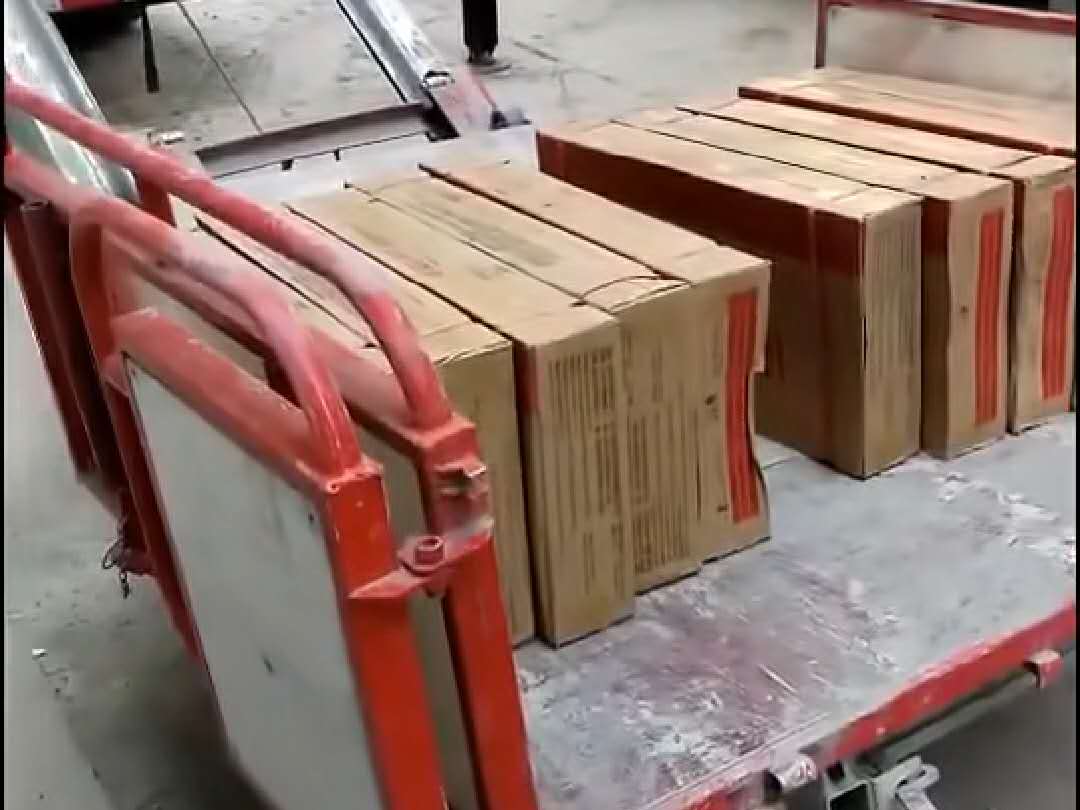 云梯车上瓷砖视频