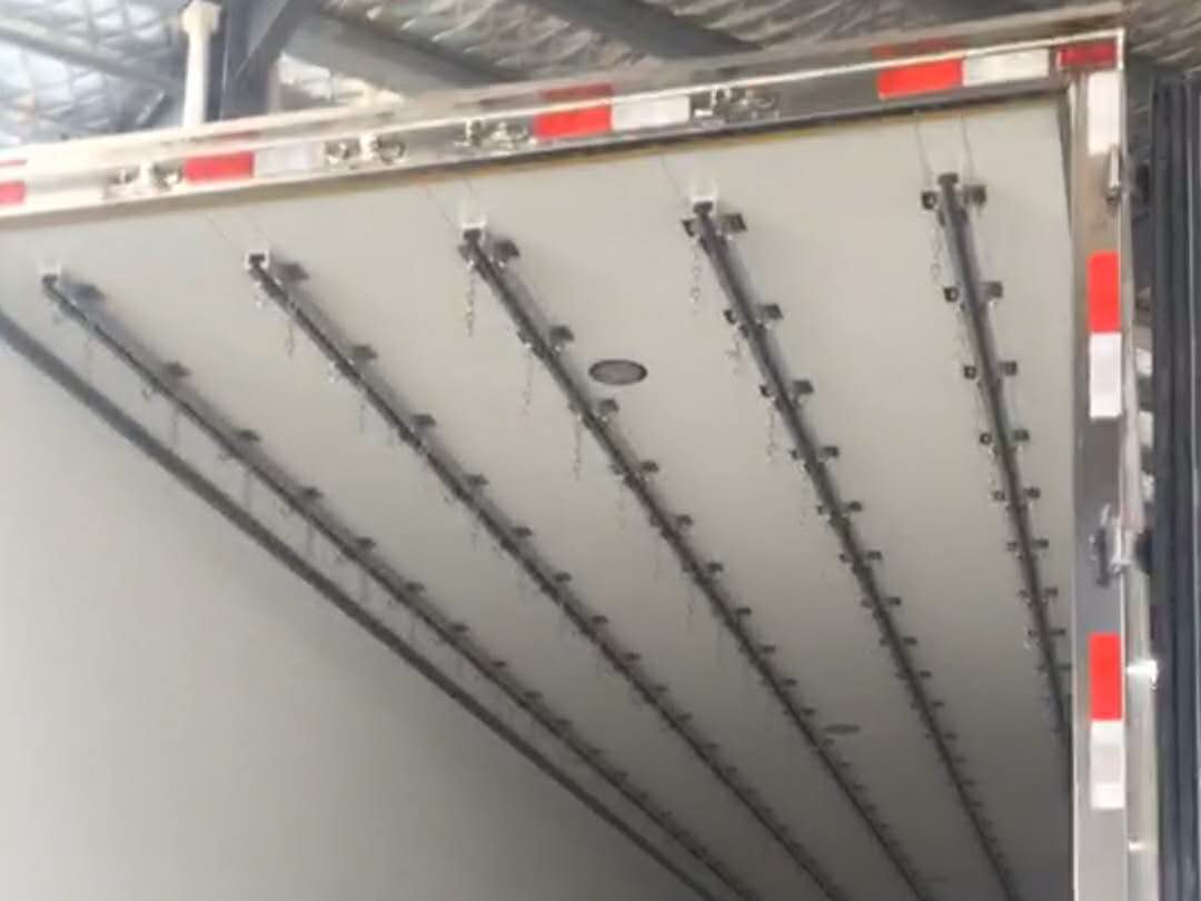 东风天龙9.6米挂肉冷藏车视频