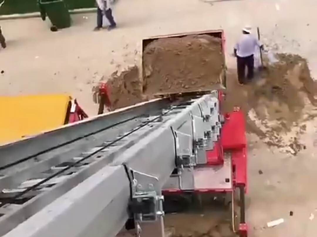 云梯车搬运装修砂石视频