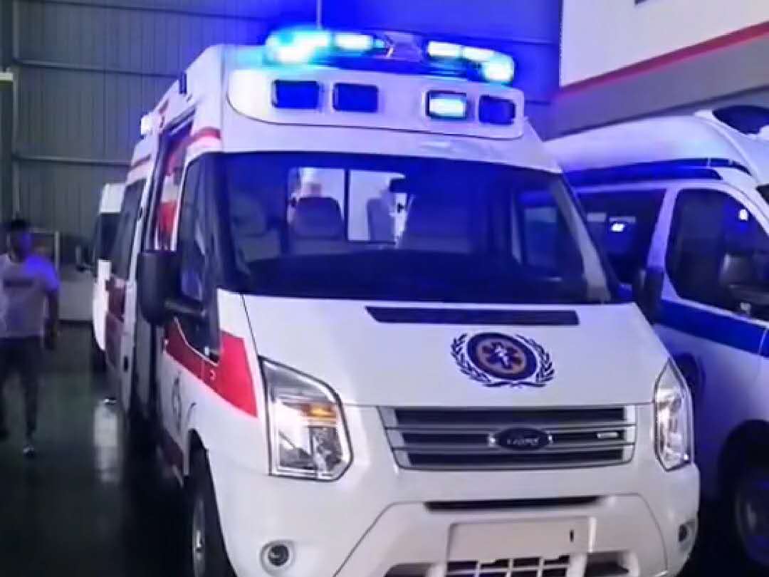 救护车最炫警灯秀视频