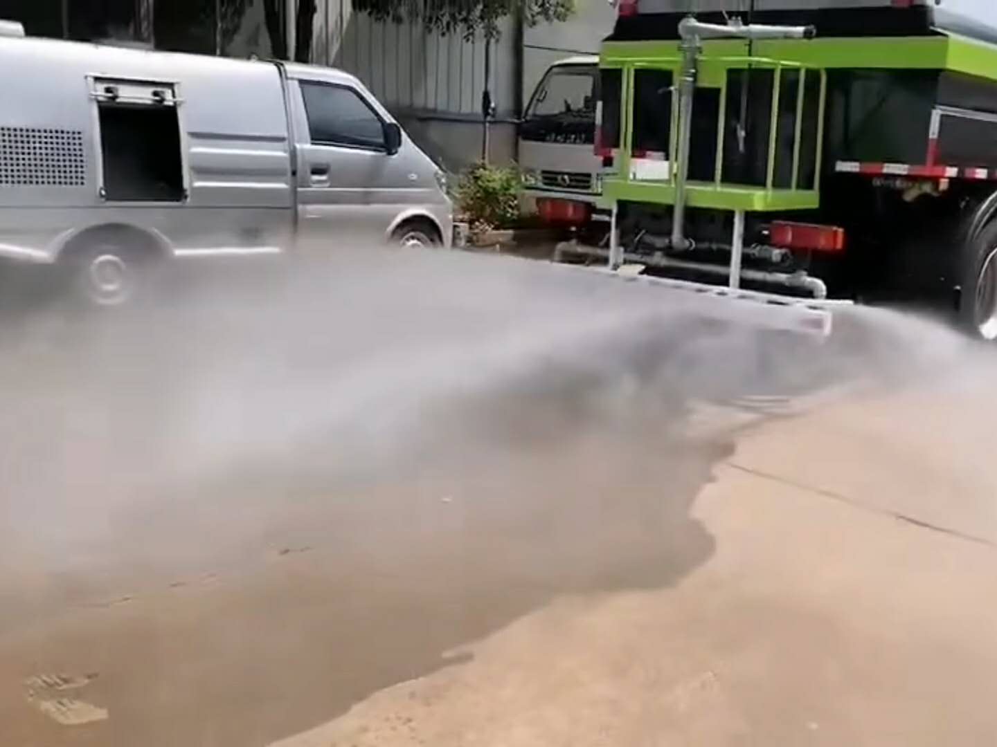 东风天锦高压路面清洗车后喷雾视频视频
