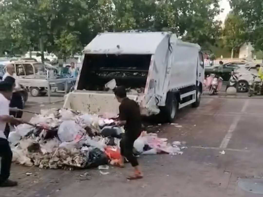 后尾斗压缩垃圾车可以这样用吗视频