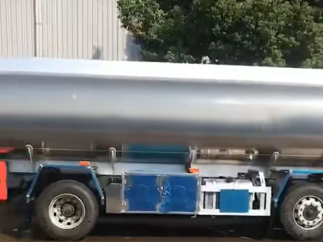 不锈钢罐运油车视频