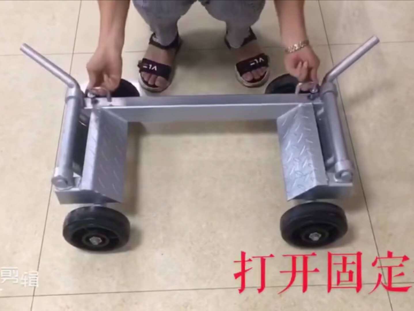 清障车用的小拖轮使用方法视频