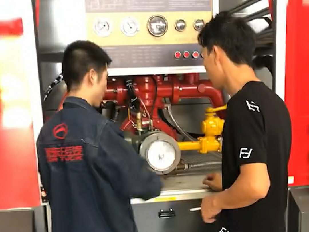 水罐消防车培训中视频