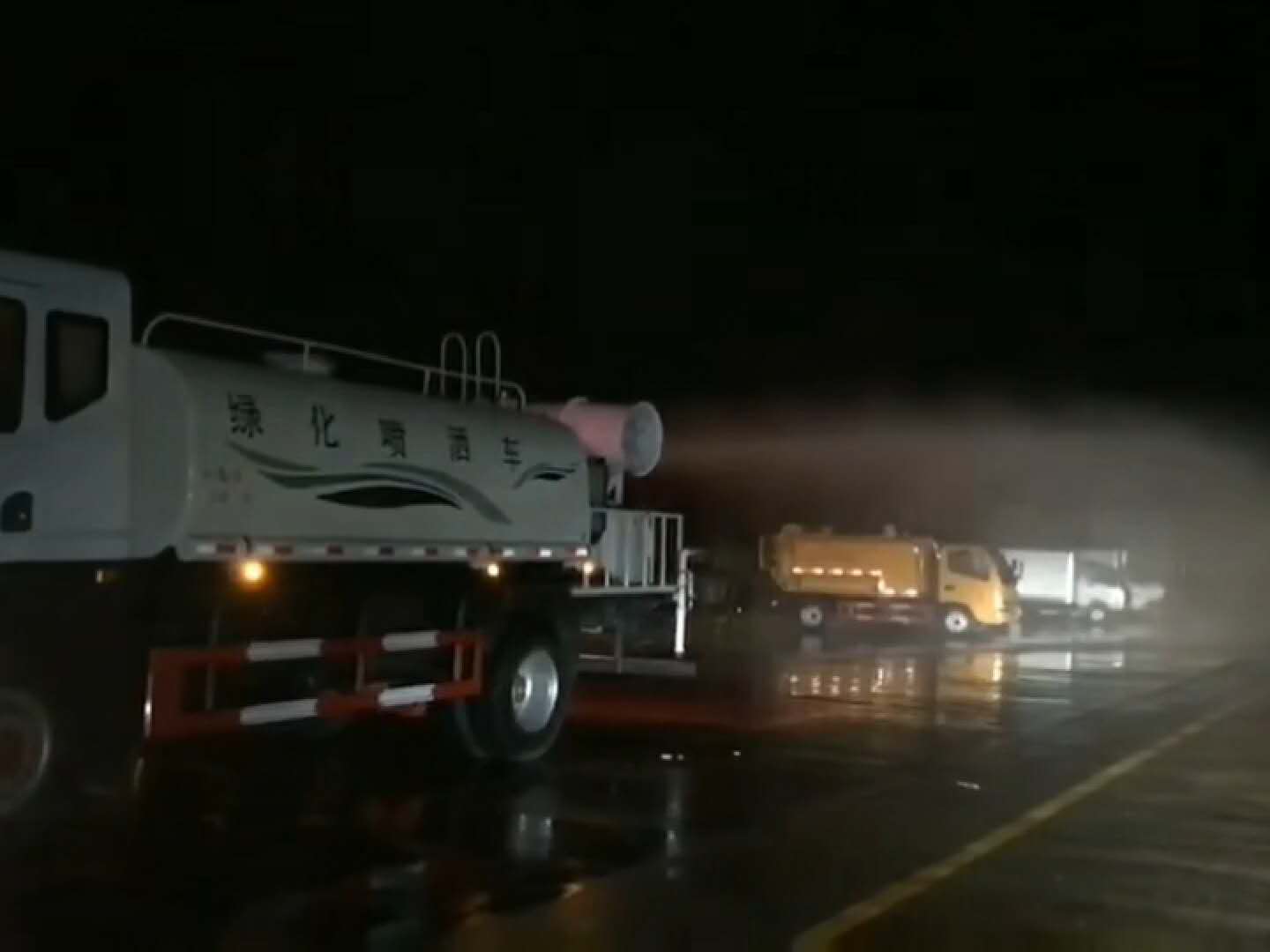 东风12吨雾炮洒水车晚上发车视频