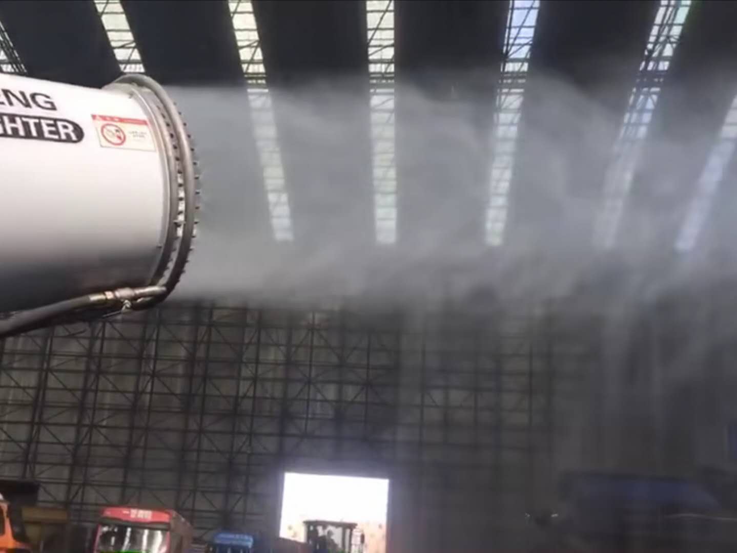 东风多功能抑尘车配120米车载雾炮视频