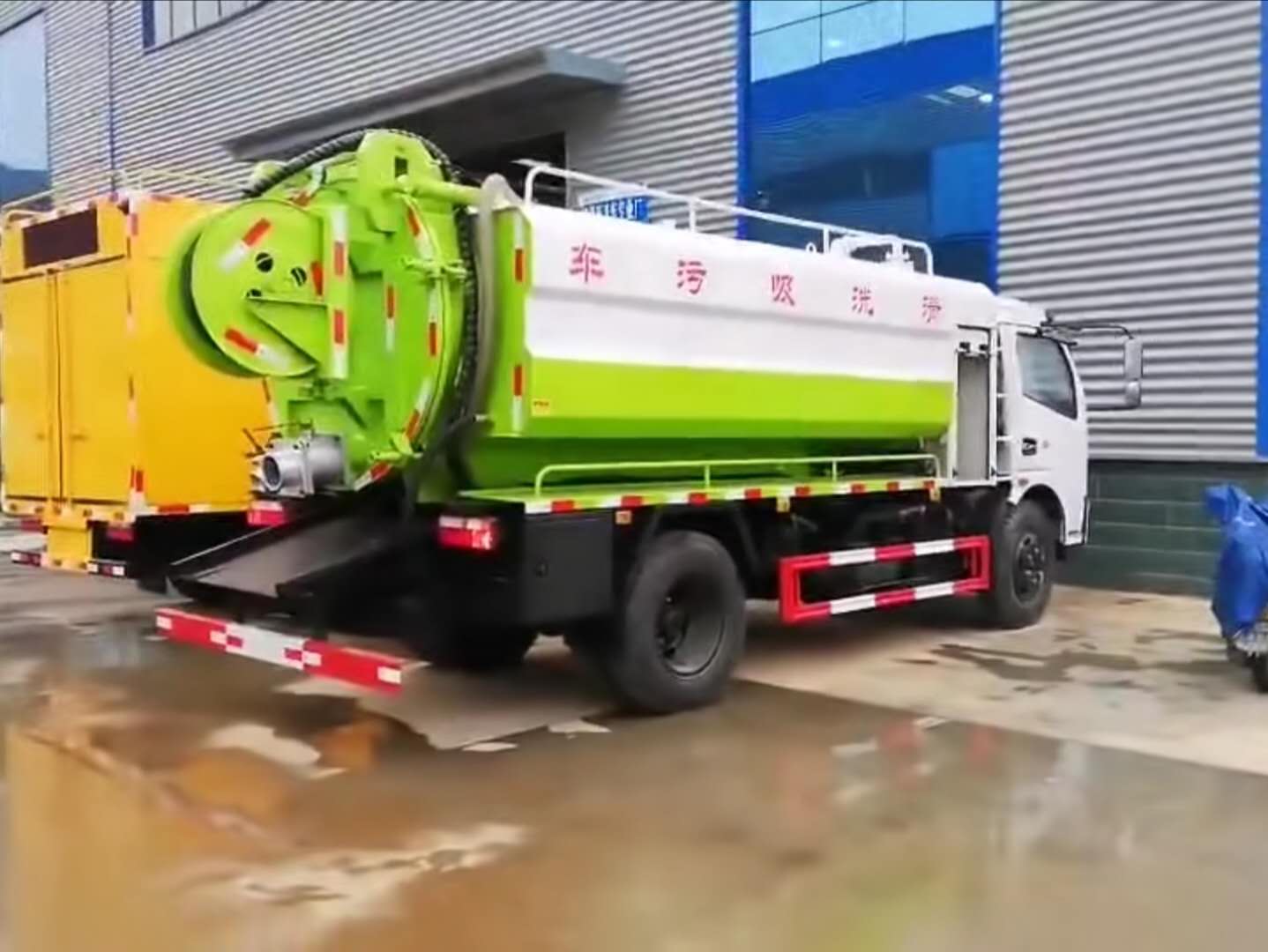 白绿包的东风9吨清洗吸污车视频