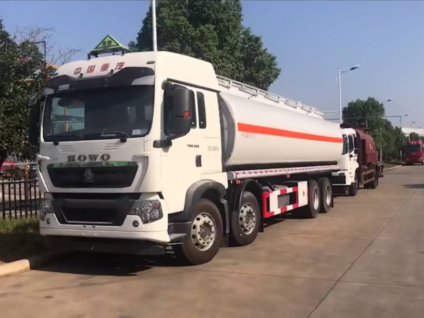 豪沃20.4吨铝合金运油车燃油已下发视频