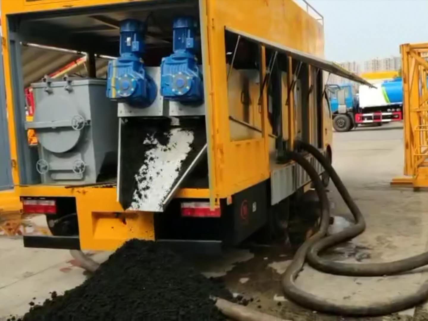 污水净化车作业视频