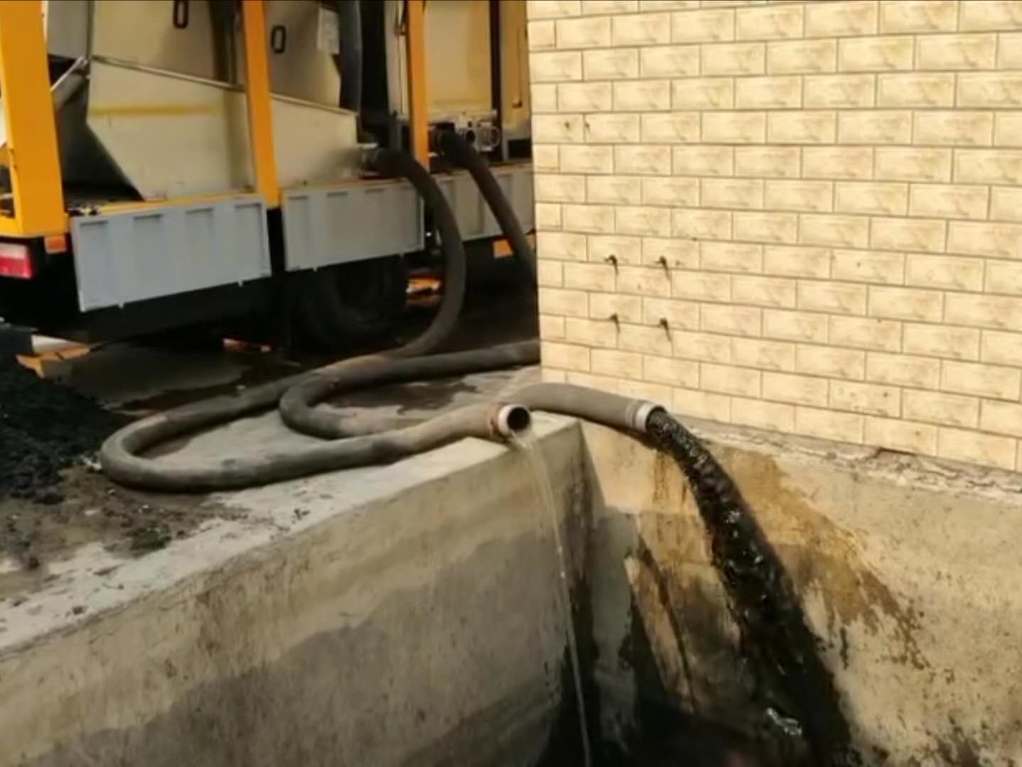 污水净化车=吸+排+净化视频